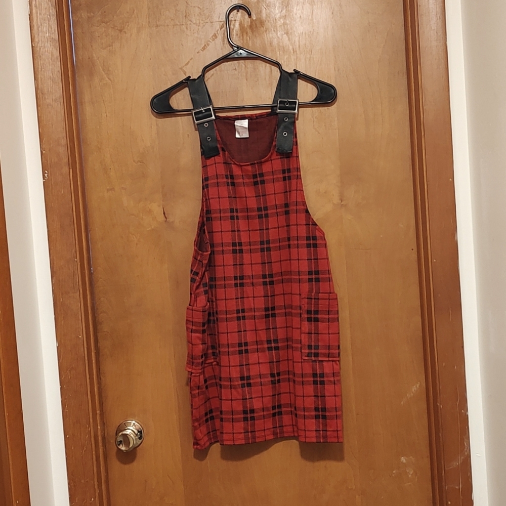 Plaid mini skirt, perfect fall dress to jump in some leaves in or just stroll in